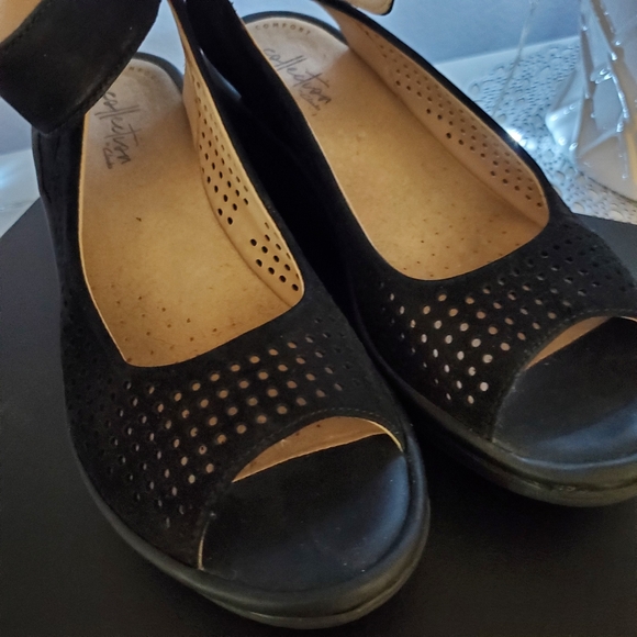 CLARKS COMFORT SANDAL 7M - Picture 2 of 4